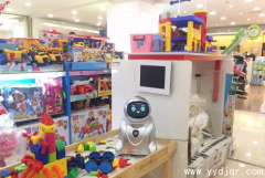 小勇机器人在玩具店展示图